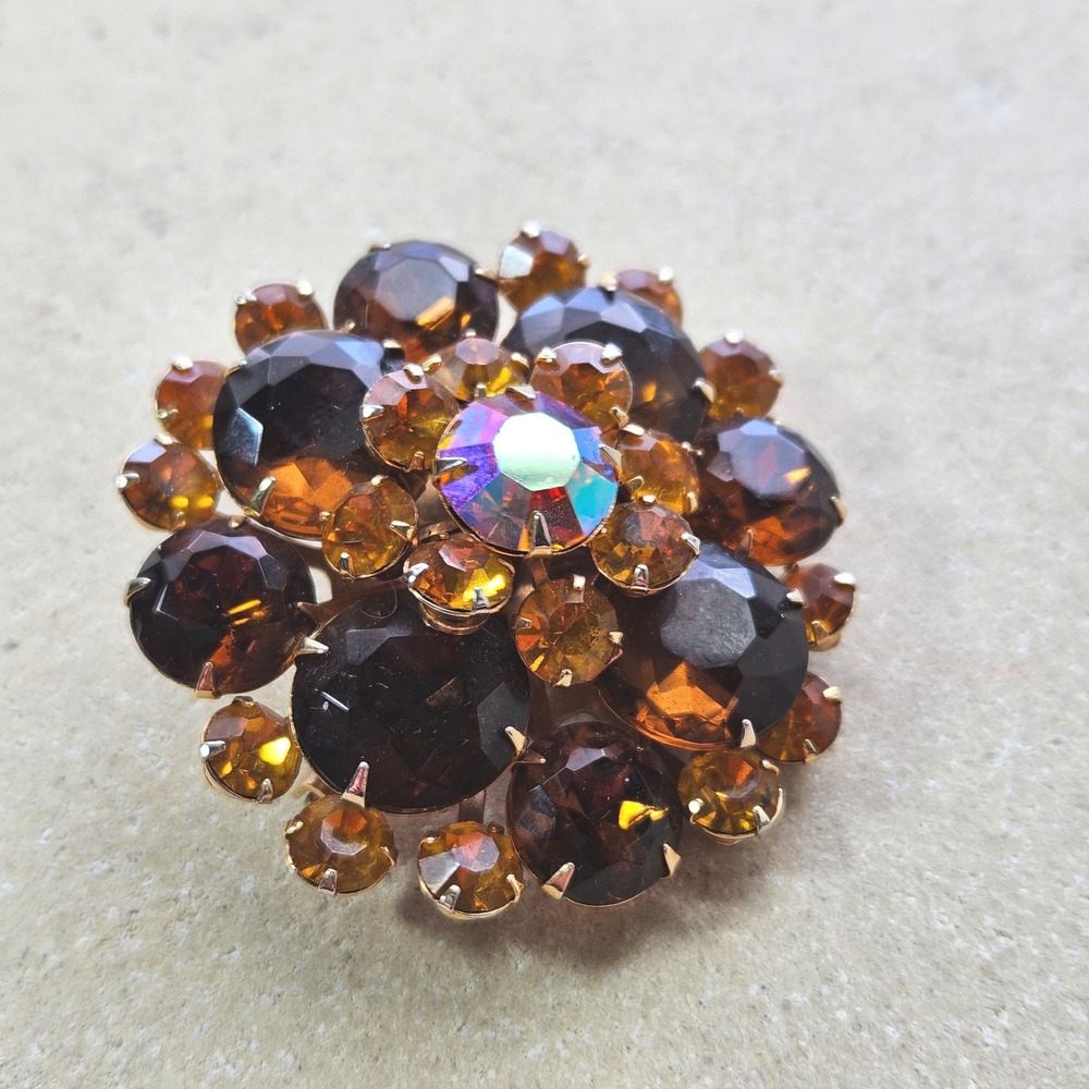 Vintage 50s Brown Amber Aurora Borealis Rhinestone Domed‎ Brooch Gold Tone Pin